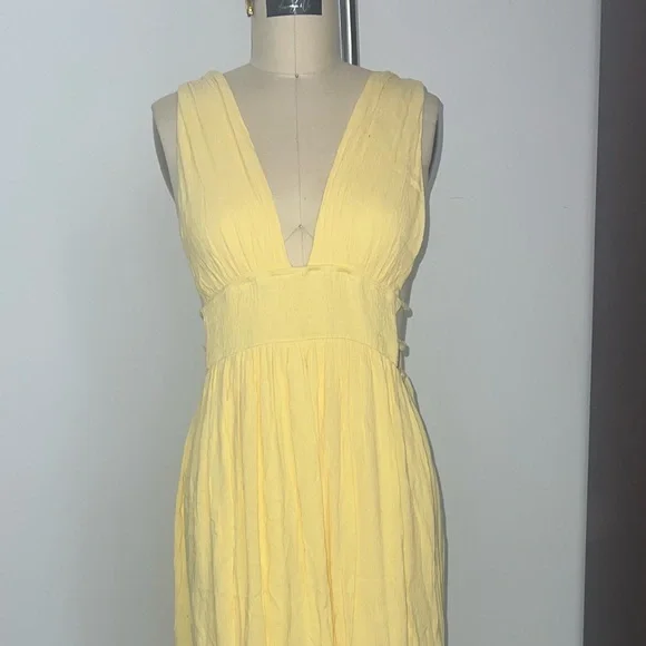 Elegant Yellow Maxi Dress - Picture 3 of 3